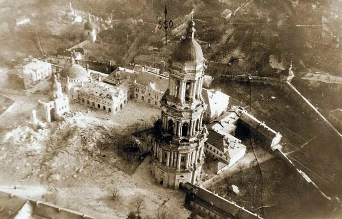 Успенская колокольня Киево-Печерской Лавры в годы войны