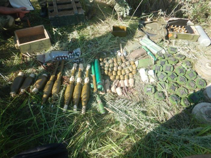 В Славяносербском районе ЛНР найдено несколько тайников с боеприпасами