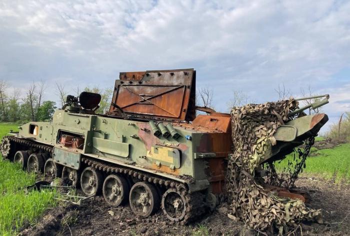 Уничтоженный гусеничный минный заградитель ГМЗ-3 украинской армии