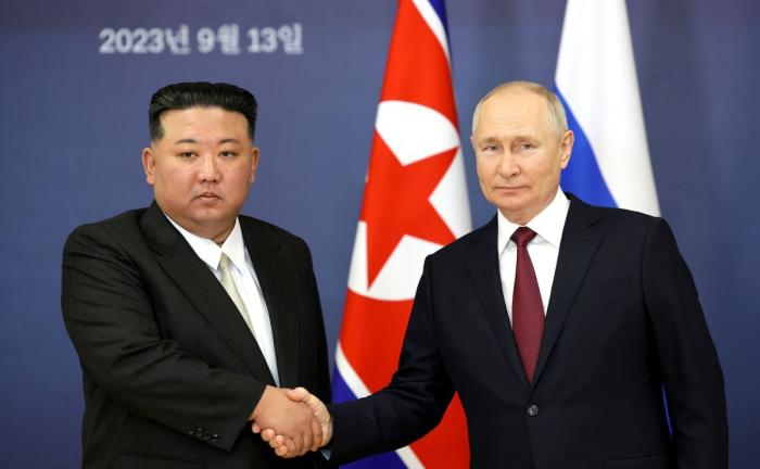 Президент России Владимир Путин и лидер КНДР Ким Чен Ын провели переговоры на космодроме Восточный