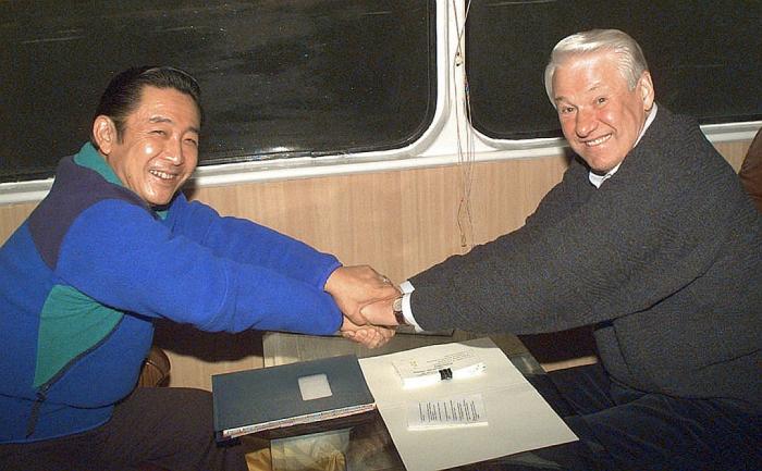 Подписанные Ельциным с японцами после вооруженного разгрома российского парламента декларации нелегитимны