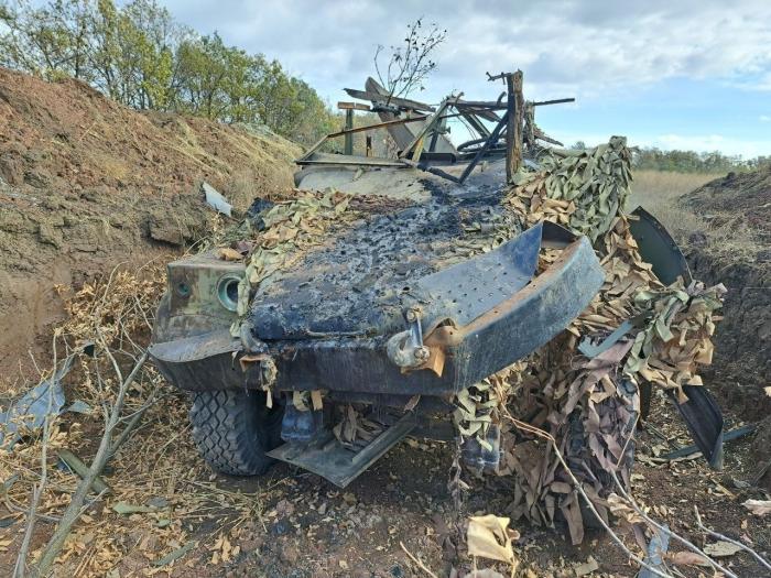 Российская ложная цель в виде остова старичка КрАЗ-255, укрытого маскировочной сетью, успешно выполнила свою задачу