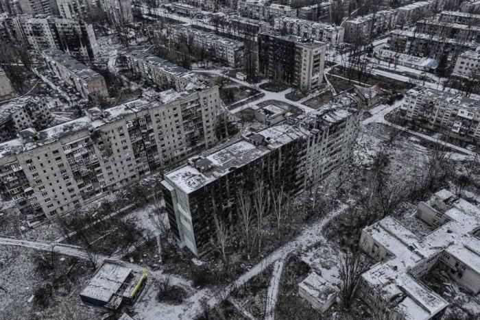 Так выглядит Авдеевка изнутри. Украинские паблики сообщают, что в городе роют окопы и готовят огневые точки.