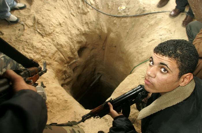 Возводимые на протяжении многих лет трёхуровневые подземелья являются сложной задачей для израильских военных