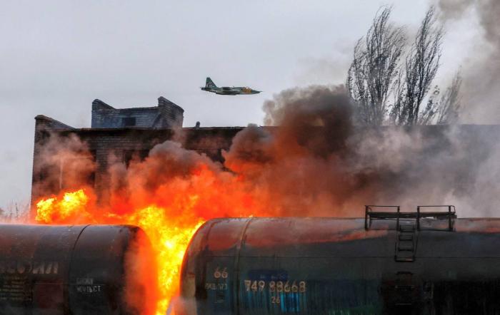 Пролёт штурмовика Су-25 ВКС РФ на малой высоте в зоне проведения СВО