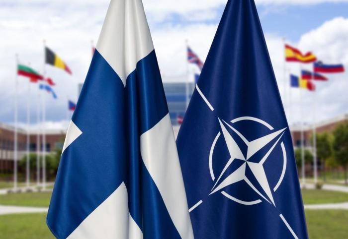 Флаги Финляндии и НАТО в Брюсселе