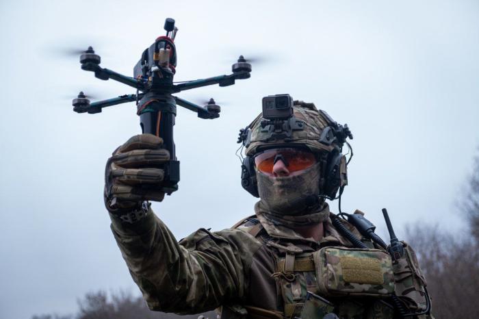 Росгвардейцы применяют FPV-дроны для уничтожения техники и огневых точек противника в Запорожской области