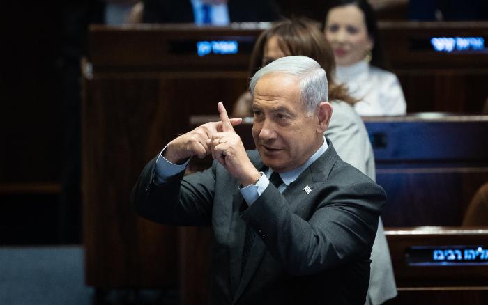 Премьер-министр Израиля Б. Нетаньяху все более напоминает воителя с автоматом, попавшего в зыбучие пески Газы. 