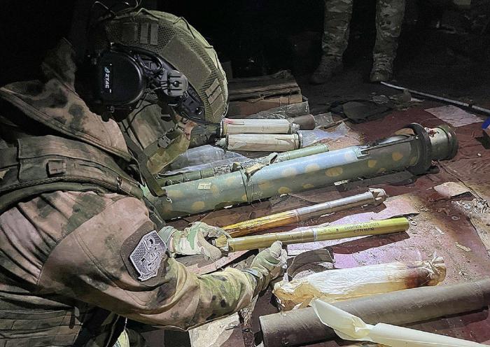 Росгвардейцы обнаружили тайник украинских вооруженных формирований в Запорожской области