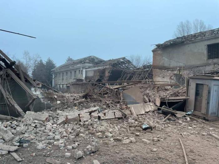 Последствия ракетного удара по промышленному предприятию Славянска