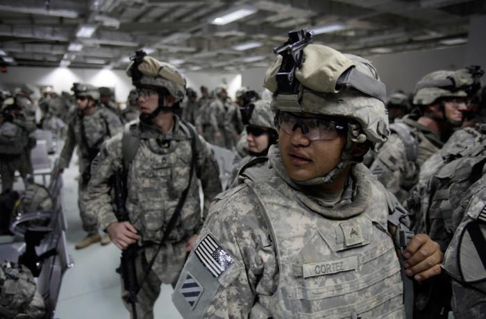 Калачом не заманишь: беспрецедентный кадровый кризис в американской армии 