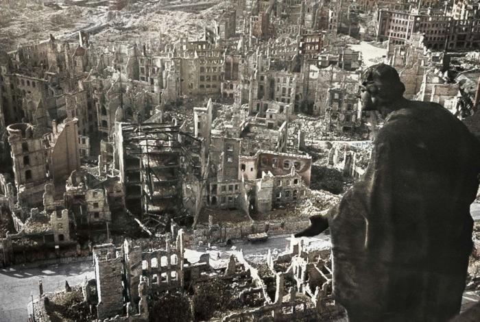 Бомбардировки Дрездена превратили один из культурных центров Германии в выжеенную пустыню