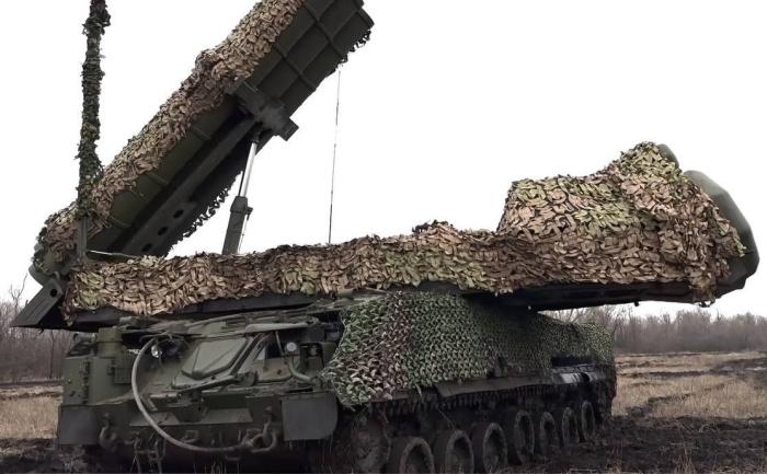Самоходная огневая установка 9А317М из состава ЗРК 9K317M «Бук-M3» с четырьмя ТПК ЗУР 9М317М на Краснолиманском направлении