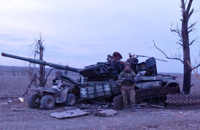 уничтоженный украинский танк Т-64БВ на Авдеевском направлении. Март 2024