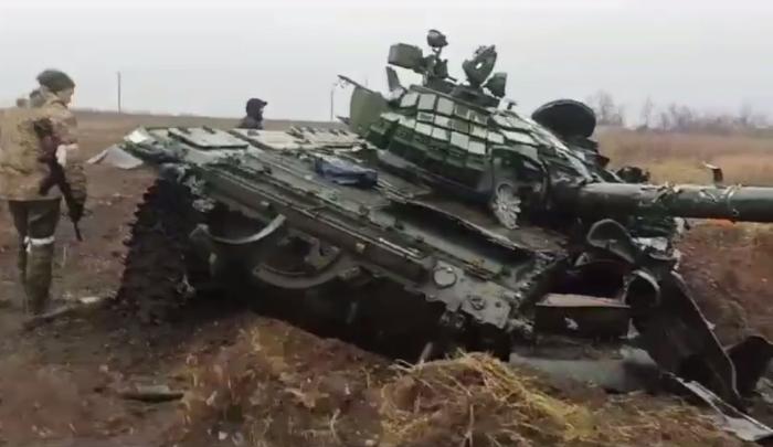 Трофейный украинский танк Т-72АВ с КМТ-6 на Артёмовском направлении