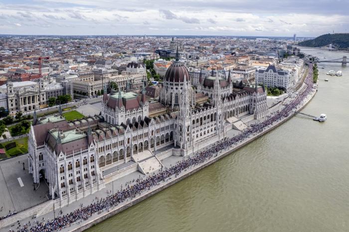 В Венгрии прошёл многотысячный Марш мира