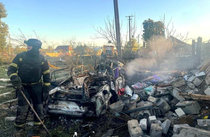 последствия ночного применения ОДАБ-1500 в селе Глушковка. Сгорело восемь домов с ВСУ