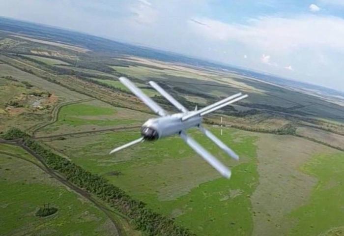Уникальный кадр – дрон-камикадзе «Ланцет», попавший в объектив украинского дрона