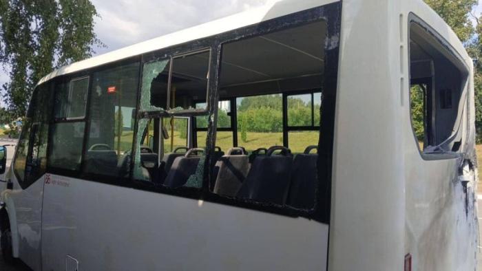 В селе Вязовое Краснояружского района автобус сельхозпредприятия «Агро-Белогорье» подвергся атаке беспилотника. К большому горю, погиб один человек
