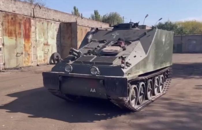 трофейный санитарный бронетранспортёр FV104 Samaritan