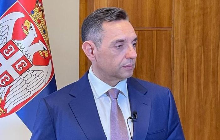 Сербия рассматривает присоединение к БРИКС как альтернативу вступлению в ЕС, сообщил вице-премьер правительства Александр Вулин.