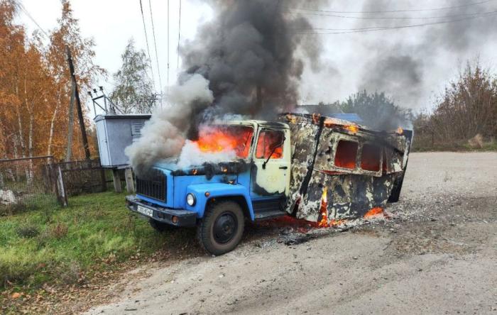 с помощью дрона противник атаковал работников аварийной службы «Таврия-Энерго» во время восстановления линии электропередачи в Васильевке Запорожской области. Пострадали три специалиста