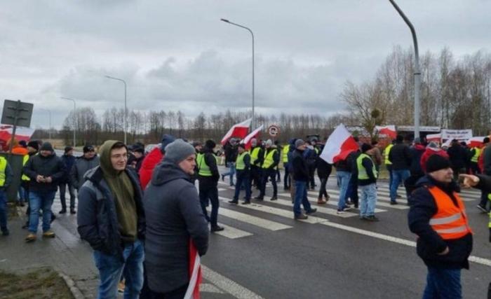 Польские фермеры вновь блокируют КПП на границе с Украиной