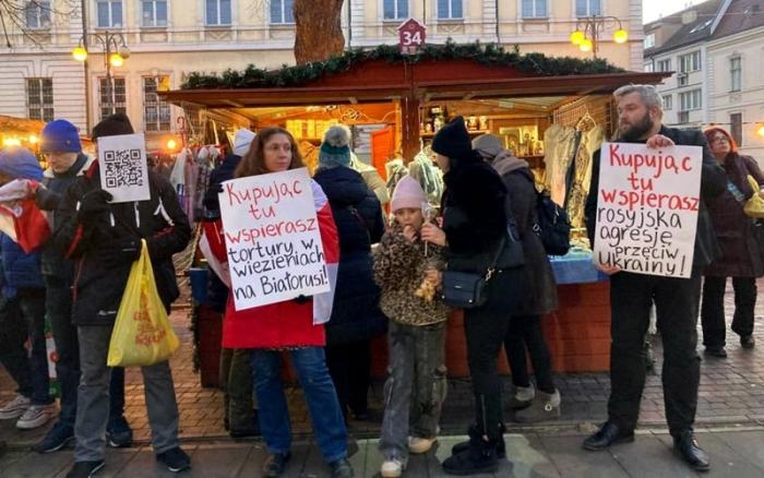 Православные монахини монастыря св. Елизаветы из Минска были выдворены с Рождественской ярмарки в Щецине (Польша) под предлогом, что вырученные ими средства от продажи церковных товаров могут пойти на нужды СВО. 