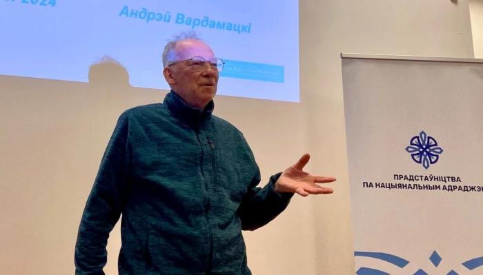 В Варшаве на форуме «Языковая политика Белоруссии. Проектируя будущее» беглая белорусская оппозиция жаловалась, что всего 4% белорусов назвали белорусский язык маркером национальной идентичности. 