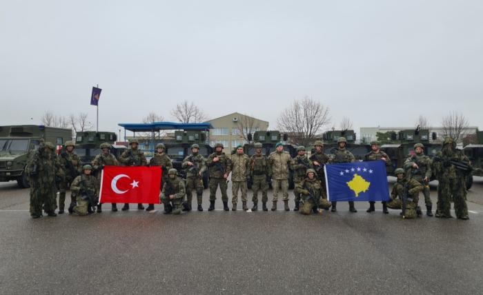 Турция усиливает подготовку Сил безопасности Косово, в частности, стрельбе из автоматического гранатомёта МК-19, на фоне ухудшения отношений Приштины и Белграда. 