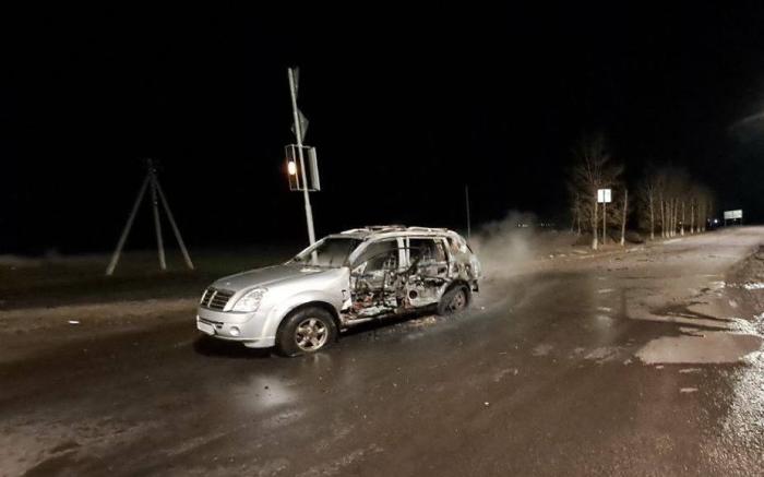 на участке автодороги Бессоновка – Орловка в Белгородской области БПЛА ударил по движущемуся легковому автомобилю