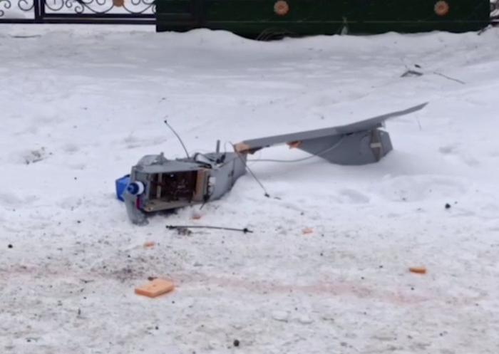 сегодня ВСУ атаковали Калининский район Горловки при помощи ударного БПЛА, к счастью, боеприпас не сдетонировал