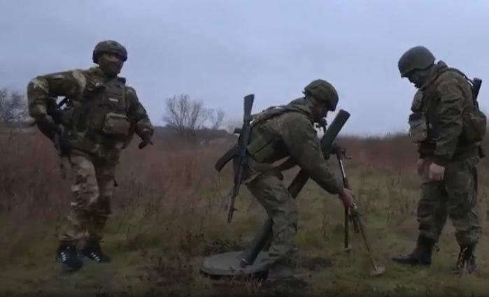 миномётные расчёты 49-й армии ведут боевую работу, демонстрируя свою убойную силу в деле