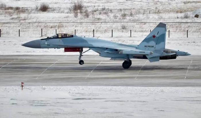 Воздушно-космические силы России получили первую в текущем году партию истребителей Су-35С.