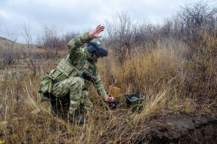 росгвардейцы обнаружили схрон с натовским оружием в ЛНР, источник Телеграм-канал Росгвардия