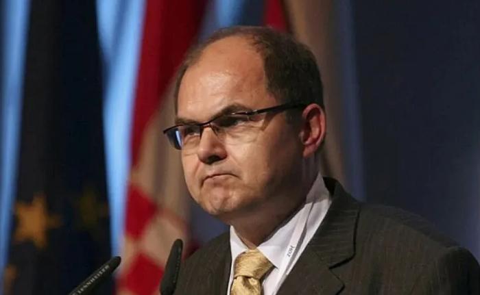 Верховному наблюдателю в Боснии и Герцеговине прислали эсэсовский шлем