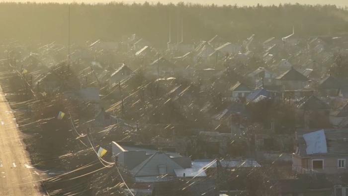 так выглядит Лиман, покрытый слоями оптоволоконных нитей. Представьте, как будут выглядеть города и поля ещё через пару лет боёв с активным применением дронов на оптоволокне, источник Телеграм-канал Военный Осведомитель
