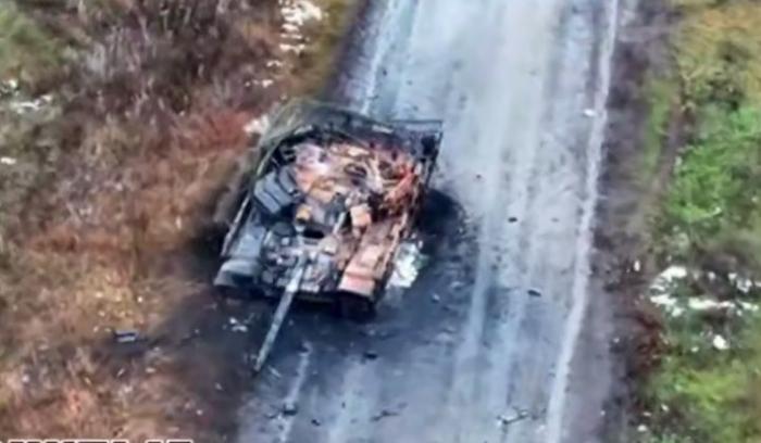 уничтоженный украинский танк Т-64БВ в районе села Резниковка на Северском направлении, источник Телеграм-канал Повёрнутые на войне