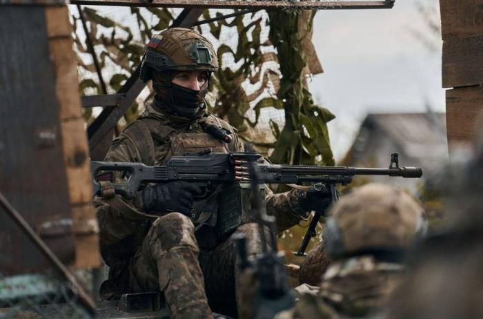 трофейный пулемёт Arsenal MG-1M (болгарская копия ПК) на вооружении бойца 98-й гвардейской воздушно-десантной дивизии ВДВ, источник Телеграм-канал Военный Осведомитель