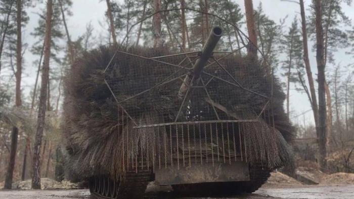 антидроновый зонтик на орудии российского танка в зоне СВО, источник Телеграм-канал Военный Осведомитель