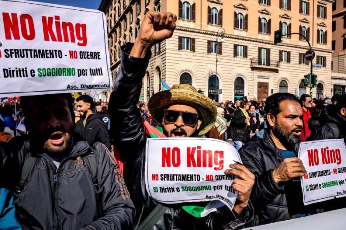 Трамп доигрался: по США прокатились массовые демонстрации против его политики