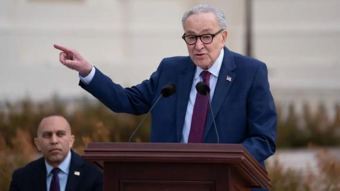 В Сенате США нарастает политическое напряжение