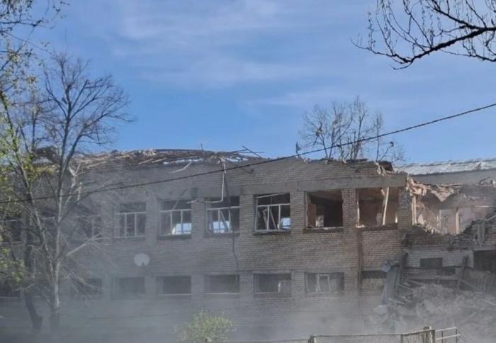 последствия удара УМПК в Николаевке, Донбасс, источник МАХ-канал Хроники Гераней