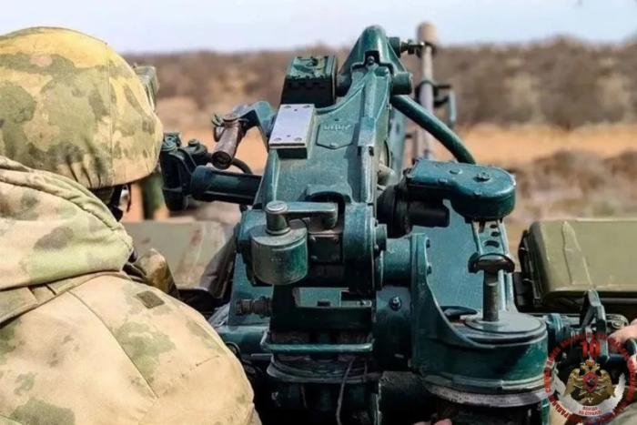 в ДНР росгвардейцы провели тренировки по стрельбе из зенитной установки, источник МАХ-канал Росгвардия