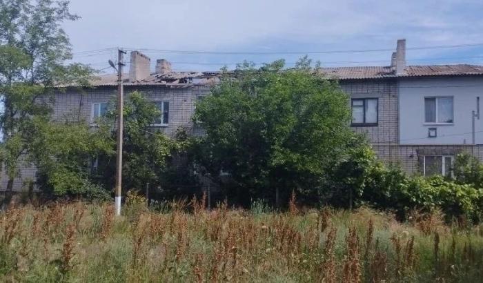 дрон ВСУ атаковал двухэтажный жилой дом в Любимовке Каховского округа, источник МАХ-канал Таврия. Новости Херсонской области