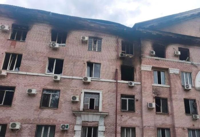результат удара «Герани» по зданию Управления уголовного розыска ГУНП в Запорожской области в г. Запорожье, источник МАХ-канал На самом деле в Запорожье