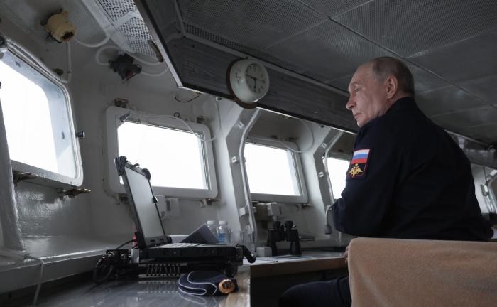 Находясь на борту ракетного крейсера «Варяг», Президент России Владимир Путин сформулировал, пожалуй, наиболее серьёзную на данный момент реакцию Москвы на западную охоту за так называемым российским теневым флотом.