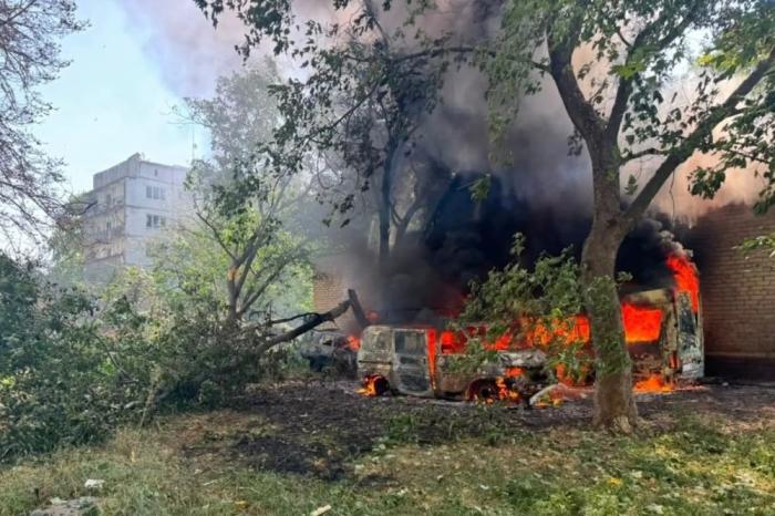 последствия удара УМПК в Краматорске, источник МАХ-канал Хроники Гераней