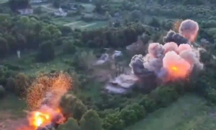 Российская армия готовит кампанию по нанесению массированных ударов по объектам энергетики Украины, сообщили в Минобороны РФ. Операция будет проведена в ответ на удары киевского режима по гражданской инфраструктуре и топливно-энергетическому комплексу России.