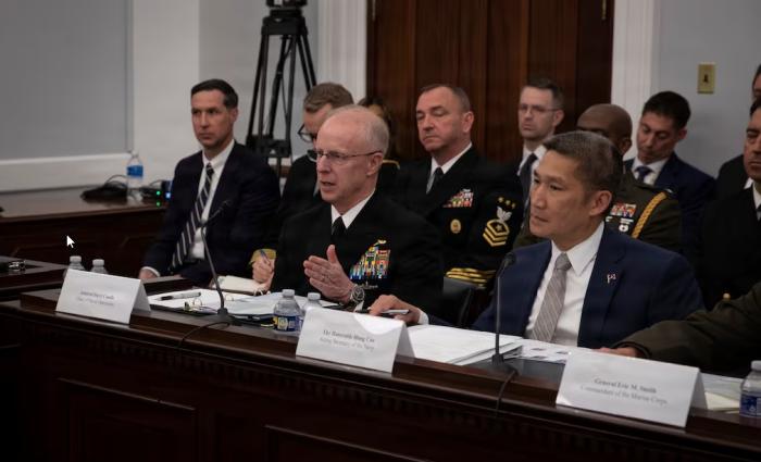 Начальник военно-морских операций ВМФ США адмирал Дэрил Кодл предупредил Пентагон, что в условиях войны с Ираном, обеспечения морской блокады и проведения разминирования Ормузского пролива потребует дополнительно $6-8 млрд для флота сверх суммы, уже выделенной на финансовый год. 